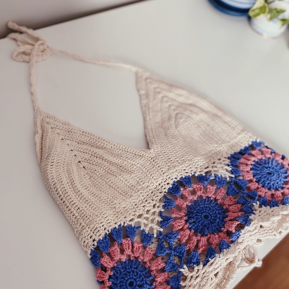 Crochet Halter V-Neck Summer Tank Top - Picture 4 of 5